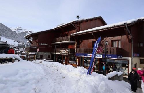 Areches Apartamento | Appartement cosy à Arêches, 50m des pistes, terrasse ouest et piscine l'été - FR-1-342-249