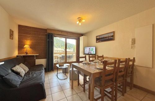 Flumet Apartamento | Appartement cosy à Flumet, 3 chambres, balcon sud, Wi-Fi, parking, près des pistes et navettes gratuites - FR-1-595-61