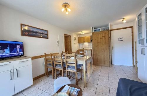 Flumet Apartamento | Appartement cosy à Flumet, 3 chambres, balcon sud, Wi-Fi, parking, près des pistes et navettes gratuites - FR-1-595-61