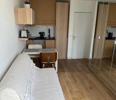 Puteaux Apartamento | Appartement cosy à Paris en métro -balcon & wifi