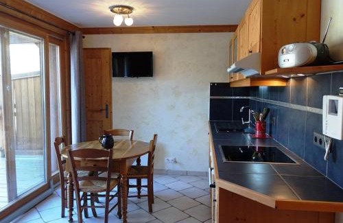 Beaufort Apartamento | Appartement cosy 2 chambres à Arêches, cuisine équipée et terrasse - FR-1-342-203
