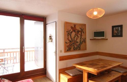Eclose-Ouest Apartamento | Appartement cosy 2 pièces, balcon sud, proche remontées et commerces, parking, casier à skis, 5 pers - FR-1-405-107