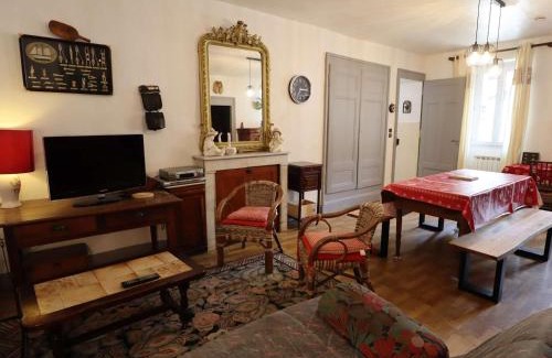 Areches Apartamento | Appartement cosy 6 pers. avec balcon au village, proche parking et local à skis - FR-1-342-291
