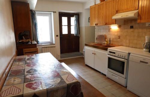 Areches Apartamento | Appartement cosy 6 pers. avec balcon au village, proche parking et local à skis - FR-1-342-291