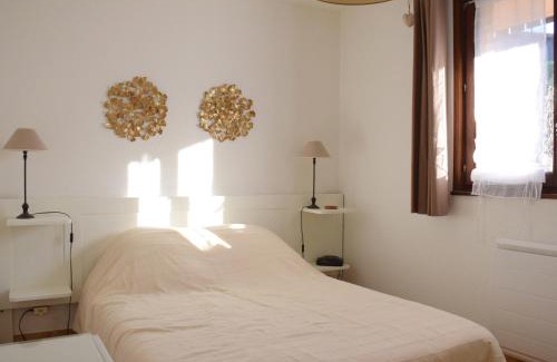 Evian-les-Bains Apartamento | Appartement cosy au calme avec terrasse, parking, et internet à Évian - FR-1-498-15