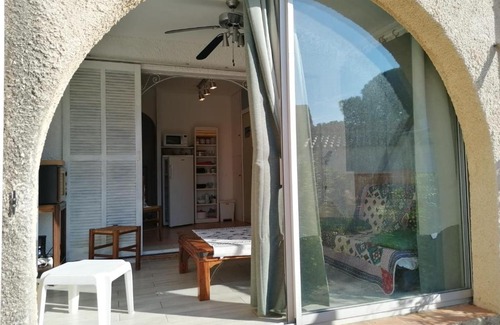 Marine de Saint Ambroggio Apartamento | Appartement cosy a Lumio de 30 m² avec jardin