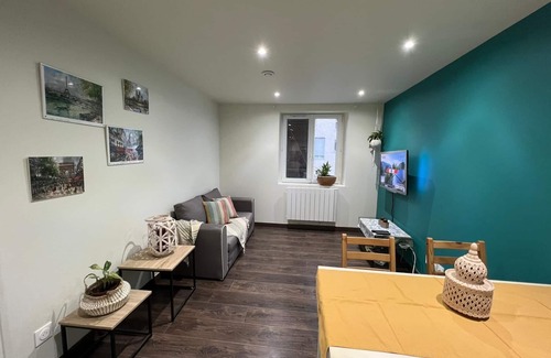 Stains Apartamento | Appartement Cosy Bien Situé Maison Bleu