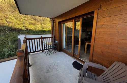 Les Carroz-d'Araches Apartamento | Appartement cosy 6 personnes avec garage, terrasse et wifi au cœur du village, proche pistes et commerces - FR-1-572-251