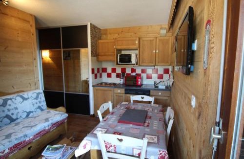 Les Carroz-d'Araches Apartamento | Appartement cosy 4 pers au pied des pistes avec parking, balcon, lave-vaisselle et services additionnels - FR-1-572-87