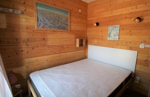 Les Carroz-d'Araches Apartamento | Appartement cosy 4 pers au pied des pistes avec parking, balcon, lave-vaisselle et services additionnels - FR-1-572-87