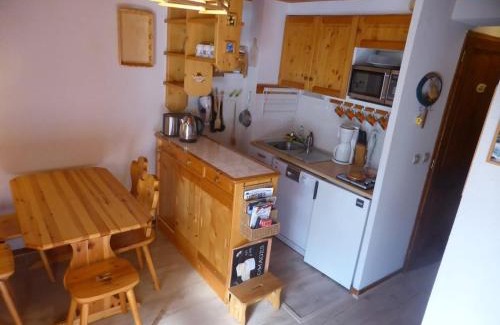 Areches Apartamento | Appartement cosy pour 4-5 personnes, centre village, proche pistes, ascenseur, bien équipé - FR-1-342-163