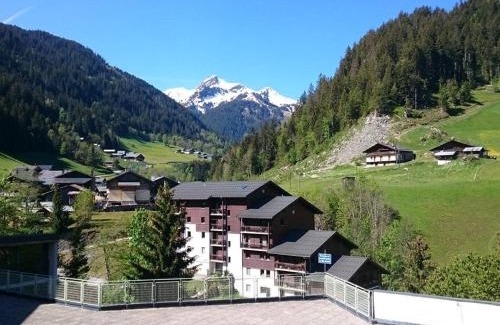 Areches Apartamento | Appartement cosy pour 4, au cœur du village, proche des pistes et avec piscine estivale - FR-1-342-173