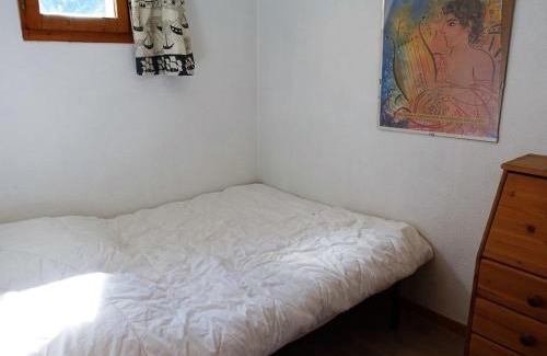 Areches Apartamento | Appartement cosy pour 4, au cœur du village, proche des pistes et avec piscine estivale - FR-1-342-173