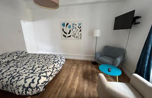 Thizy-les-Bourgs Apartamento | Appartement Cosy Charme Ancien