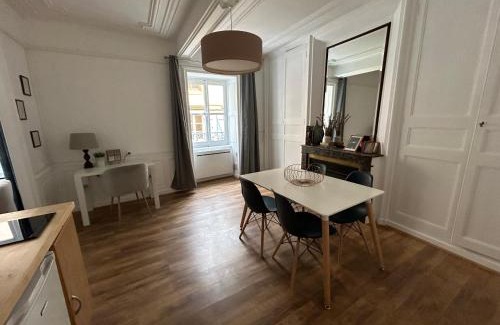 Thizy-les-Bourgs Apartamento | Appartement Cosy Charme Ancien
