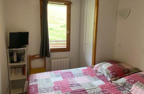 La Tour-dʼAuvergne Apartamento | Appartement cosy pour 4 pers. avec balcon - FR-1-814-155