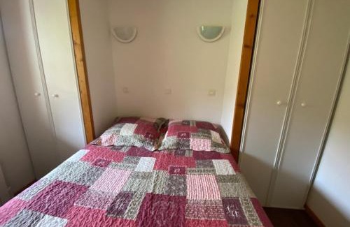 La Tour-dʼAuvergne Apartamento | Appartement cosy pour 4 pers. avec balcon - FR-1-814-155