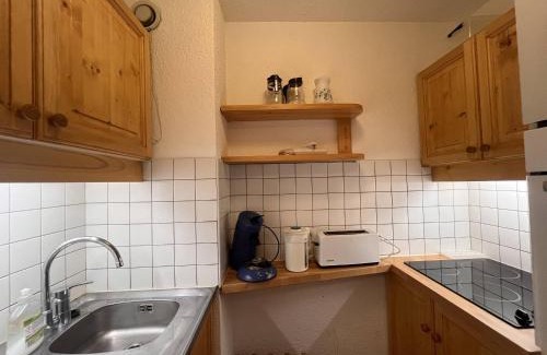 Meribel-Mottaret Apartamento | Appartement cosy, proche commerces et pistes, ideal skieurs, 1 ch, non-fumeur - FR-1-355-247