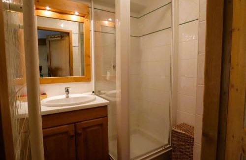 Areches Apartamento | Appartement cosy T3 proche village et pistes pour 4 pers, équipé, casier à skis, ascenseur - FR-1-342-281