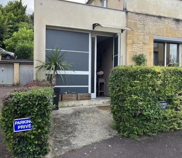 Sarlat-la-Caneda Apartamento | Appartement dans résidence à Sarlat parkings