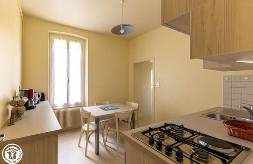 Miremont Casa | Appartement Dans une Ancienne École en Bordure de Rivière