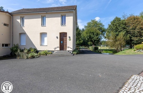 Miremont Casa | Appartement Dans une Ancienne École en Bordure de Rivière