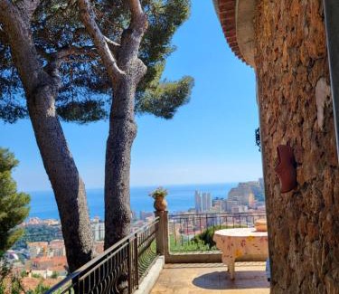 Beausoleil Apartamento | Appartement dans villa provençale avec terrain de boules vue imprenable sur monaco