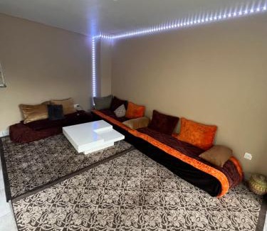 Carmaux Apartamento | Appartement Darna - NETFLIX - WIFI - Terrasse avec jacuzzi