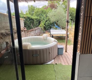 Carmaux Apartamento | Appartement Darna - NETFLIX - WIFI - Terrasse avec jacuzzi