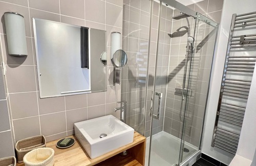 Quartier des Grandes-Carrieres Apartamento | Appartement de Charme, Montmartre 4P