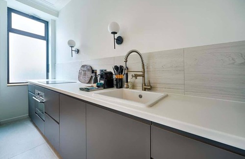 Saint-Mande Apartamento | Appartement de luxe 3 BR avec Salon TV