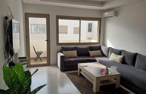 Anza Apartamento | Appartement de Luxe Vue Mer Avec Climatisation ! à 5 minutes à pied de la Plage ! à environ 6 minutes en voiture du centre d'Agadir et à 10 minutes en voiture de Taghazout !