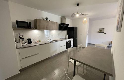 La Croix-Valmer Apartamento | Appartement de Standing pour 4 Pers avec Jardin et Piscine à 500m de la Plage - FR-1-726-21