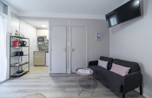 Gannat Apartamento | Appartement design en centre-ville parking gratuit