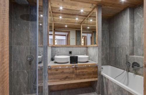 Le Fornet Apartamento | Appartement duplex à Val d'Isère, sauna, cheminée, 4 chambres en suite, parking, pour 8 personnes - FR-1-567-123