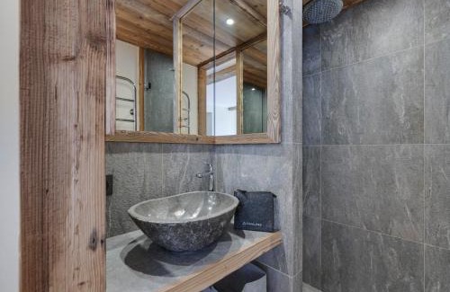 Le Fornet Apartamento | Appartement duplex à Val d'Isère, sauna, cheminée, 4 chambres en suite, parking, pour 8 personnes - FR-1-567-123