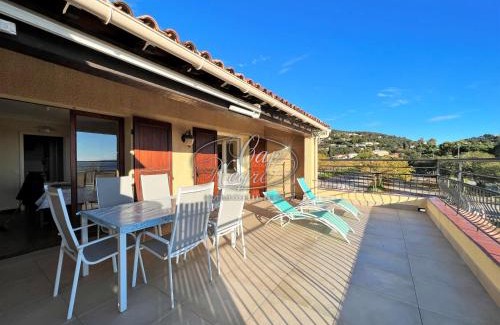 Cavaliere Beach Apartamento | Appartement duplex 4 personnes terrasse vue mer, proche plage de Cavalière - LE LAVANDOU