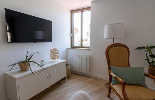 Saumur Apartamento | APPARTEMENT DUPLEX SAUMUR CENTRE, refait à neuf, à proximité du château