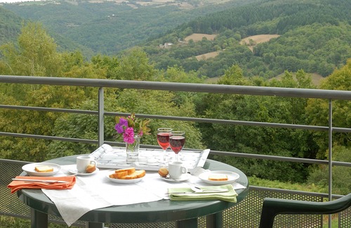 Trebas Condominio | Appartement ensoleillé et cosy avec balcon / terrasse | Endroit paisible