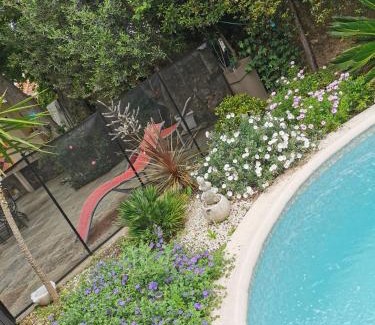 Mazargues Casa | APPARTEMENT EN SOUS SOL DE VILLA avec accès jardin et piscine