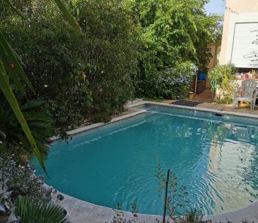 Mazargues Casa | APPARTEMENT EN SOUS SOL DE VILLA avec accès jardin et piscine