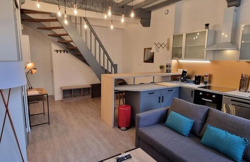 La Roche-Chalais Apartamento | Appartement entièrement rénové en hyper centre! Le Rétro Chic - Terrasse privée - Parking gratuit