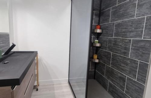 La Roche-Chalais Apartamento | Appartement entièrement rénové en hyper centre! Le Rétro Chic - Terrasse privée - Parking gratuit