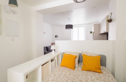 Dinan - Saint-Malo Apartamento | Le Chezy-Apartamento-Baño con ducha-Vista al Jardín