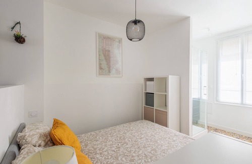 Dinan - Saint-Malo Apartamento | Le Chezy-Apartamento-Baño con ducha-Vista al Jardín