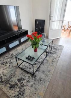 Sanary-sur-Mer Apartamento | Appartement entier au dessus de villa, climatisation réversible poêle à bois tres chaleureux , wi fi parking privée gratuit situation 500 m, plage et centre ville