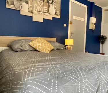 Moissac Apartamento | Appartement entier Moissac centre 30 m2 calme avec cour intérieure pour vélos à 50m du marché de Moissac