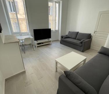Saint-Lazare Apartamento | Appartement entier T3 beau volume 1er étage