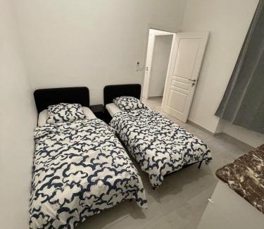 Saint-Lazare Apartamento | Appartement entier T3 beau volume 1er étage