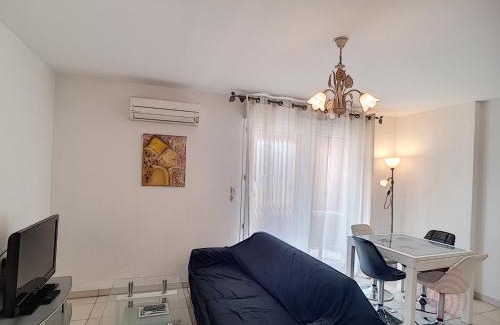 Lamalou-les-Bains Apartamento | Appartement F2 avec terrasse, clim, parking privé, proche centre-ville et thermes, animaux acceptés - FR-1-451-135